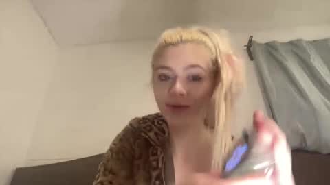 rainbowbaby333 online show from November 9, 3:24 am