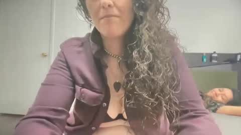 Rain Hendrix online show from June 8, 3:40 am