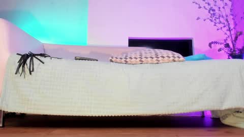   online show from December 7, 12:24 pm