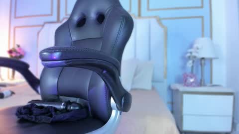 raven_jade_ online show from September 9, 3:39 am