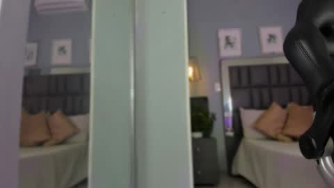 raven_jade_ online show from November 18, 7:15 pm