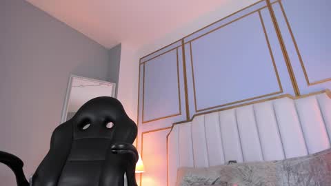 raven_jade_ online show from February 21, 3:23 am