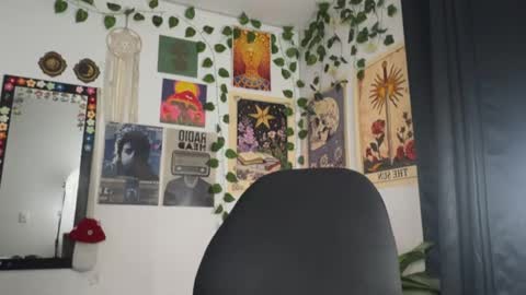 raven  online show from November 21, 1:40 am