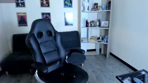 ravenelle_ online show from July 16, 10:47 pm