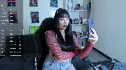 ravenelle_ online show from August 1, 8:11 pm