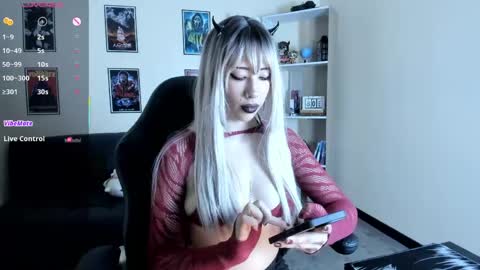 ravenelle_ online show from June 9, 10:20 pm