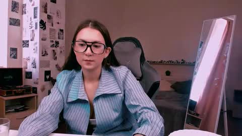 Snapshot of raviolly046 chatting on October 7, 12:42 pm Alia Mereyn online show from October 7, 12:42 pm