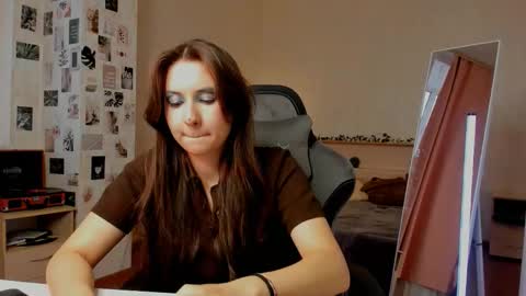 Snapshot of raviolly046 chatting on October 10, 1:05 pm Alia Mereyn online show from October 10, 1:05 pm