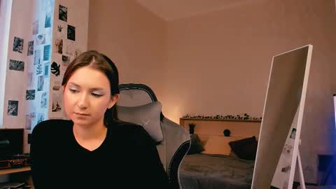 Snapshot of raviolly046 chatting on October 3, 9:47 am Alia Mereyn online show from October 3, 9:47 am