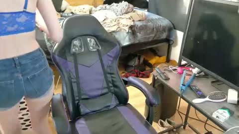 raynes_lair34 online show from March 24, 6:46 pm