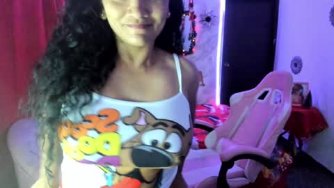 Snapshot of rayza_mature_ chatting on December 12, 1:10 am Danna online show from December 12, 1:10 am