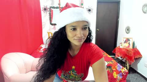 Snapshot of rayza_mature_ chatting on December 13, 3:43 pm Danna online show from December 13, 3:43 pm