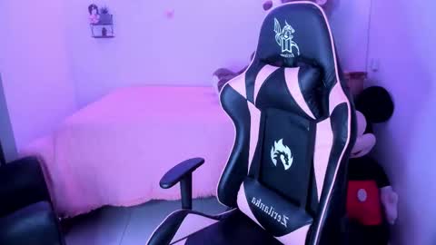 Danna online show from February 12, 3:03 pm