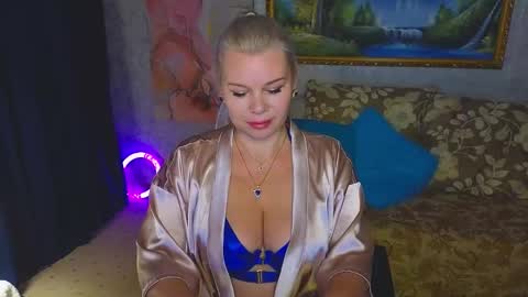 Snapshot of reasonforpassion_ chatting on September 26, 3:53 pm Im a little sick. Ill be back soon. online show from September 26, 3:53 pm
