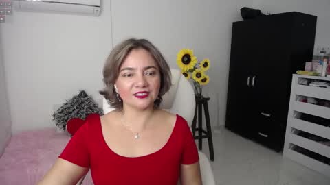 Snapshot of rebeca_milf chatting on February 15, 11:39 am REBECA online show from February 15, 11:39 am