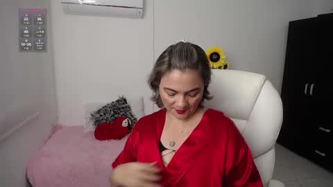 Snapshot of rebeca_milf chatting on December 27, 11:17 am REBECA online show from December 27, 11:17 am