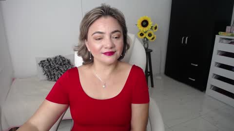 Snapshot of rebeca_milf chatting on February 6, 11:42 am REBECA online show from February 6, 11:42 am