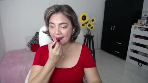Snapshot of rebeca_milf chatting on February 19, 11:38 am REBECA online show from February 19, 11:38 am