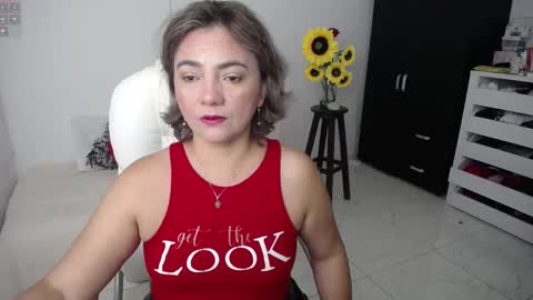 Snapshot of rebeca_milf chatting on March 9, 11:47 am REBECA online show from March 9, 11:47 am