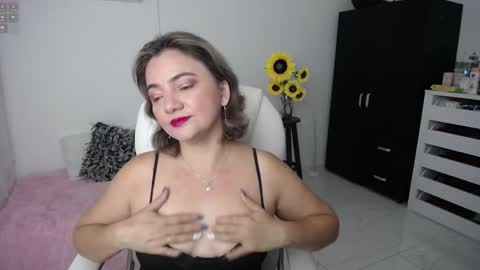 Snapshot of rebeca_milf chatting on February 13, 10:02 am REBECA online show from February 13, 10:02 am