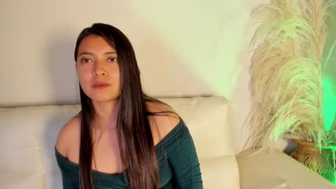 Snapshot of rebeca_williams_ chatting on January 17, 12:42 am Rebeca Williams online show from January 17, 12:42 am