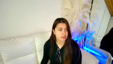 Snapshot of rebeca_williams_ chatting on February 20, 12:19 am Rebeca Williams online show from February 20, 12:19 am