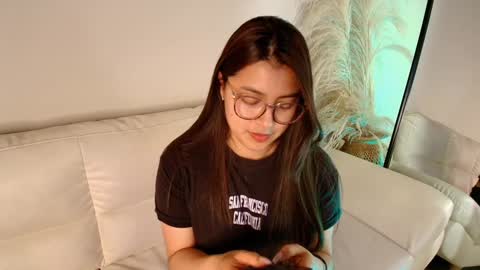 Snapshot of rebeca_williams_ chatting on February 5, 2:29 am Rebeca Williams online show from February 5, 2:29 am