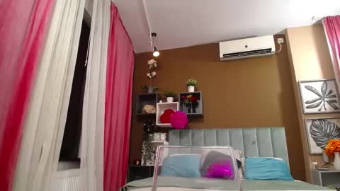 rebecablackx online show from February 18, 4:58 am