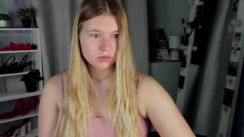 Snapshot of rebecca_____ chatting on October 8, 2:16 am rebecca_____ online show from October 8, 2:16 am