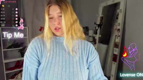 Snapshot of rebecca_____ chatting on September 12, 1:50 am rebecca_____ online show from September 12, 1:50 am