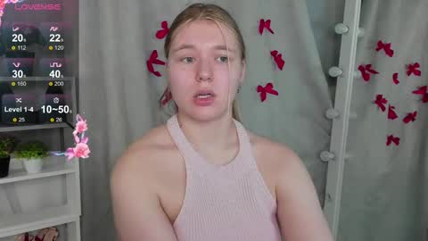 Snapshot of rebecca_____ chatting on February 19, 6:32 pm rebecca_____ online show from February 19, 6:32 pm