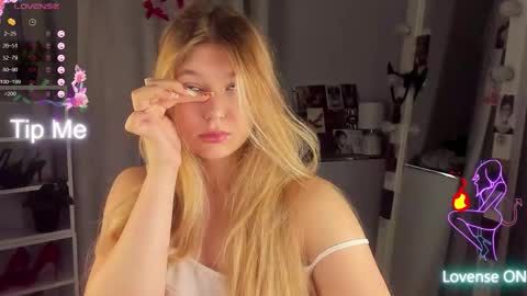 Snapshot of rebecca_____ chatting on September 15, 1:36 am rebecca_____ online show from September 15, 1:36 am