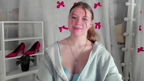 Snapshot of rebecca_____ chatting on January 10, 7:21 pm rebecca_____ online show from January 10, 7:21 pm