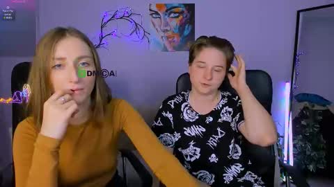 Snapshot of rebecca_smile_ chatting on October 2, 9:47 am rebecca_smile_ online show from October 2, 9:47 am
