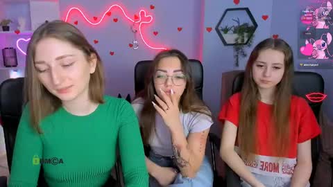 rebecca_smile_ online show from April 17, 5:53 am