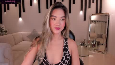 Snapshot of rebeccahudson_ chatting on January 28, 3:15 am Rebe online show from January 28, 3:15 am