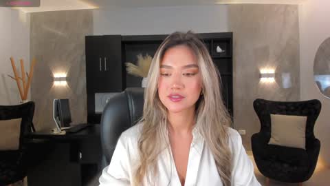 Snapshot of rebeccahudson_ chatting on December 24, 3:05 am Rebe online show from December 24, 3:05 am