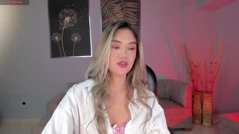 Snapshot of rebeccahudson_ chatting on January 15, 3:11 am Rebe online show from January 15, 3:11 am