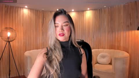 Snapshot of rebeccahudson_ chatting on February 3, 5:07 am Rebe online show from February 3, 5:07 am