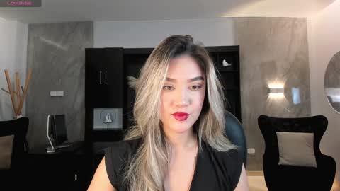 Snapshot of rebeccahudson_ chatting on December 27, 3:09 am Rebe online show from December 27, 3:09 am
