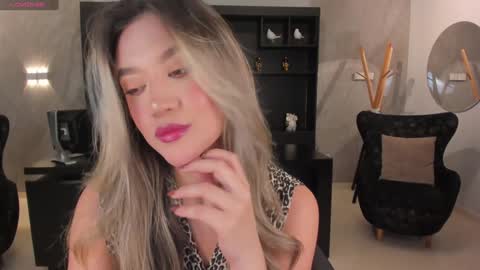 Snapshot of rebeccahudson_ chatting on February 7, 3:13 am Rebe online show from February 7, 3:13 am