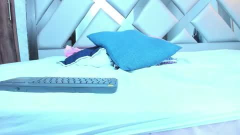 rebeccamitchell_ online show from February 27, 4:40 pm