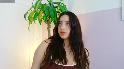 rebeccawhite_meow online show from June 7, 7:10 pm
