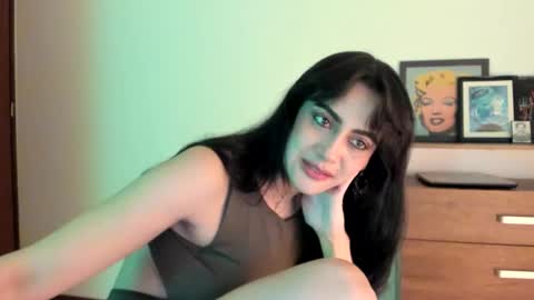 red_flower203 online show from March 22, 10:27 pm