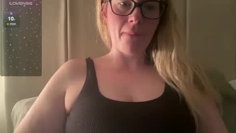 Snapshot of red_head_rosie_69 chatting on March 3, 6:31 am Rosie online show from March 3, 6:31 am