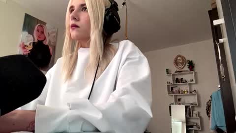 Lina online show from October 13, 9:45 am