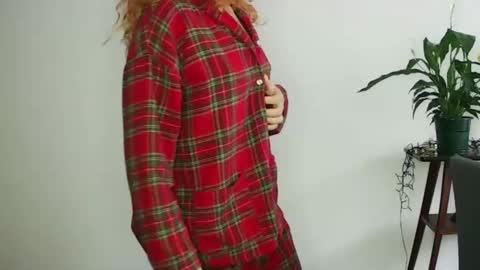 Snapshot of reddgirll chatting on February 17, 8:09 am reddgirll online show from February 17, 8:09 am