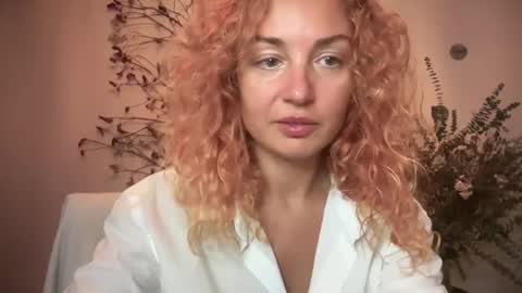 Snapshot of reddgirll chatting on September 11, 7:25 pm reddgirll online show from September 11, 7:25 pm