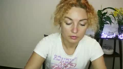Snapshot of reddgirll chatting on February 1, 9:29 pm reddgirll online show from February 1, 9:29 pm