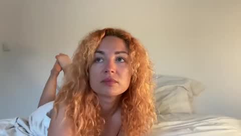 Snapshot of reddgirll chatting on February 28, 8:42 am reddgirll online show from February 28, 8:42 am